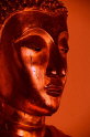 B,geerligs-Buddha van opzij-rode tinten